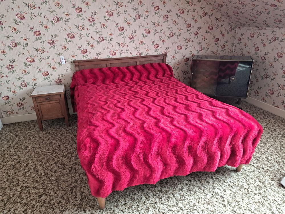 Chambre &agrave; coucher (2 adultes) &agrave; r&eacute;cup&eacute;rer sur place Meubles