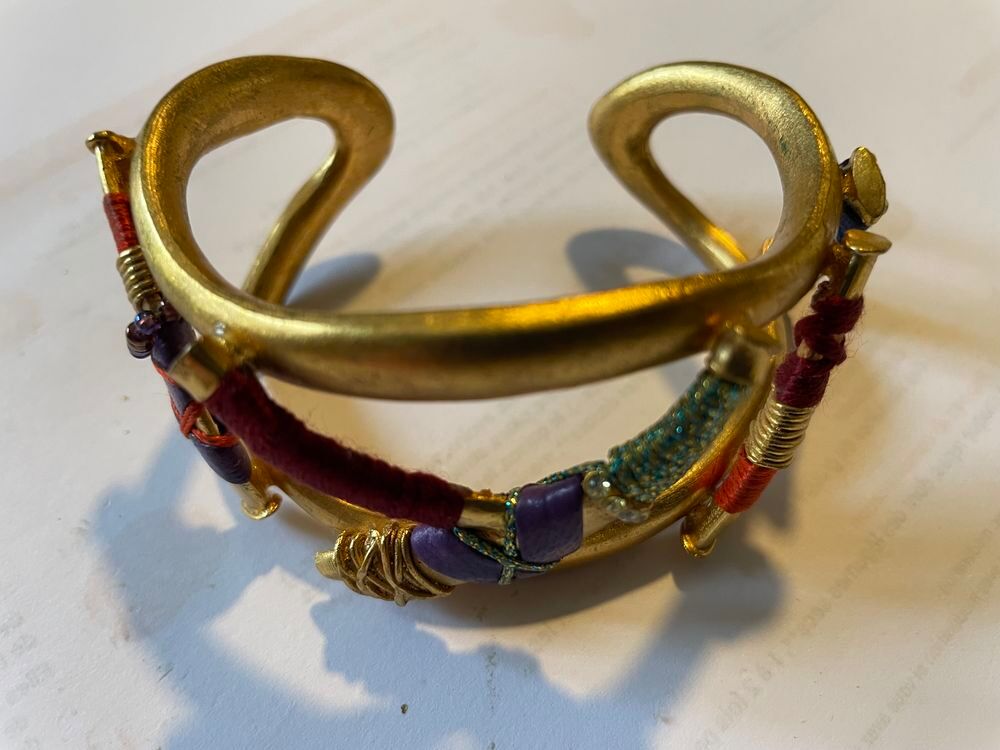 Bracelet branche rigide dor&eacute;Passementerie multicoloreLACROIX Bijoux et montres