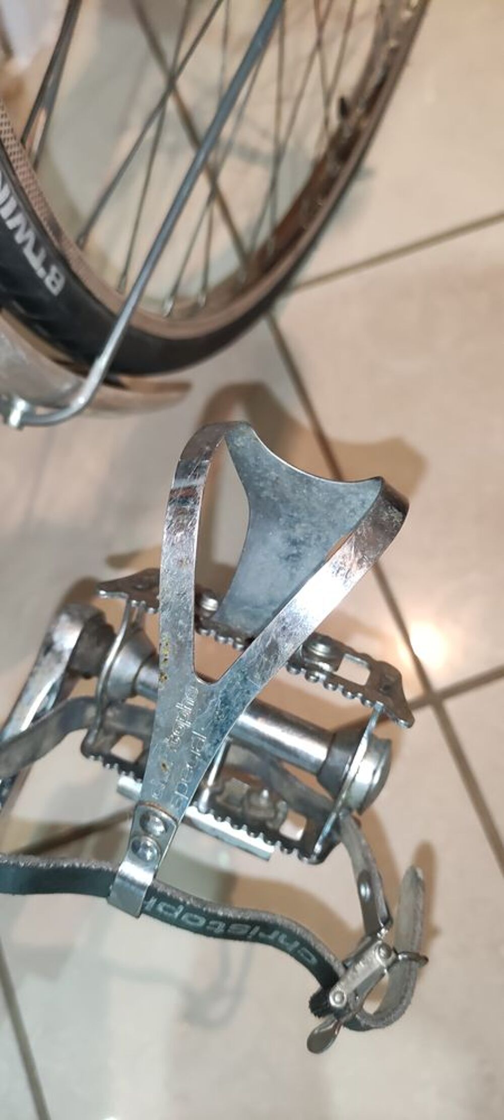 Rare Un v&eacute;lo de course YCENNA cadre acier bleu 57 cm. Tr&egrave;s b Vélos