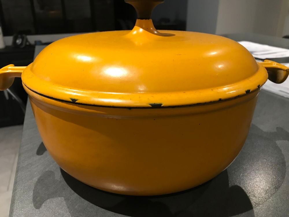 v&eacute;ritable cocotte en fonte LE CREUZET pour 80&amp;euro; prix ferme &Agrave; VENIR CHERCHER SUR PLACE Dcoration