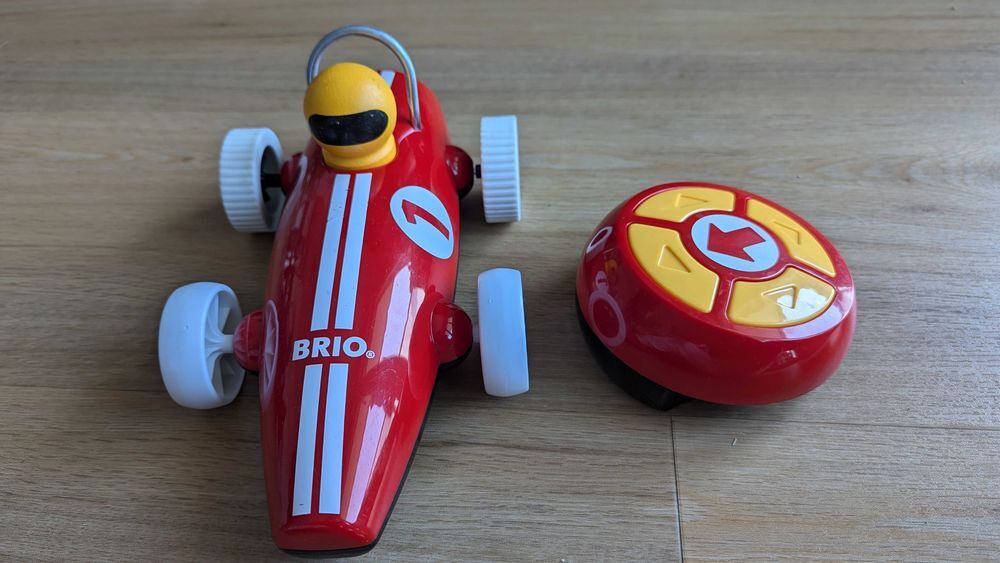 voiture t&eacute;l&eacute;command&eacute;e brio Jeux / jouets