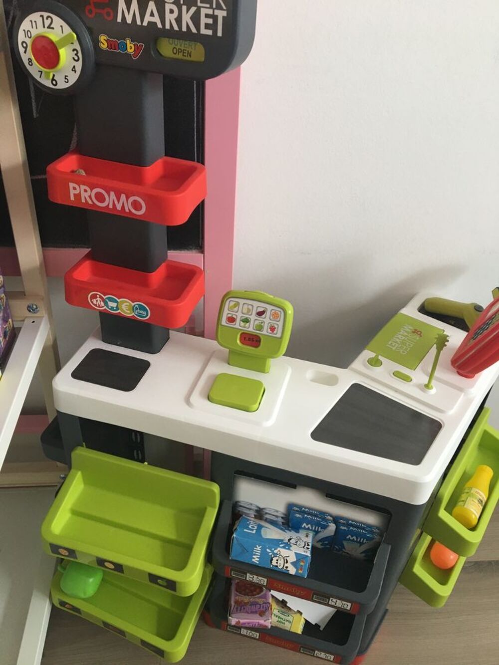 Gros lot d&icirc;nette - cuisini&egrave;re/&eacute;talage/table etc Jeux / jouets