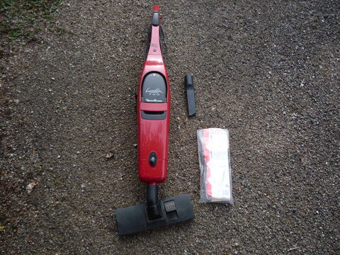 Aspirateur balais Moulinex Lucilla 700 35 Castres (81)