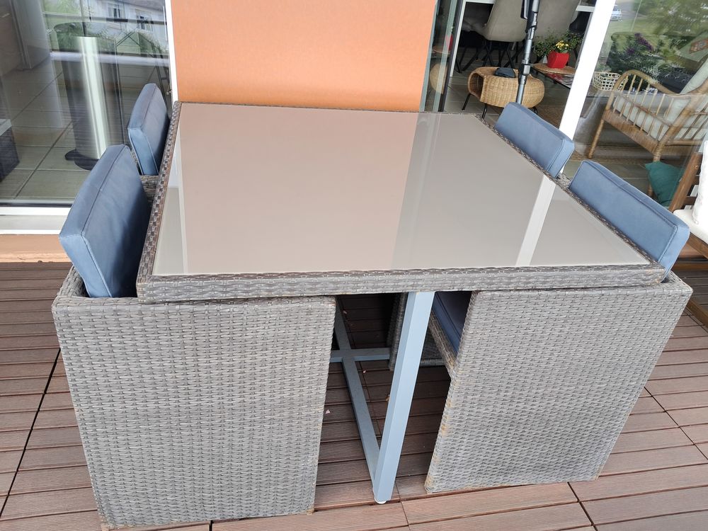 Table en r&eacute;sine tress&eacute;e Décoration