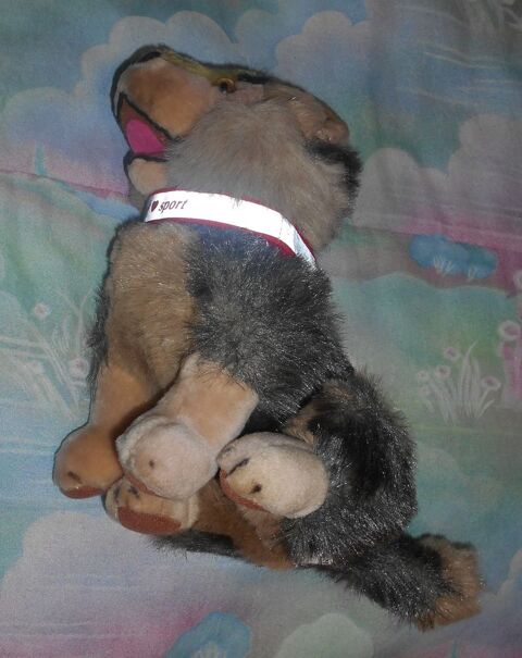 peluche chien pub  Babybel sport  (collector) 10 Ervy-le-Ch�tel (10)