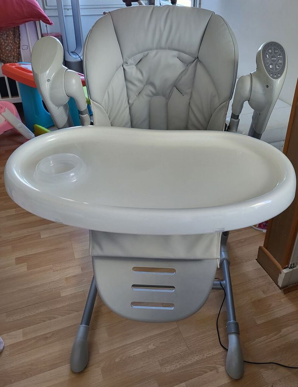 Chaise haute Slipy 3 en 1 bebe2luxe
Tr&egrave;s bon &eacute;tat Mobilier enfants