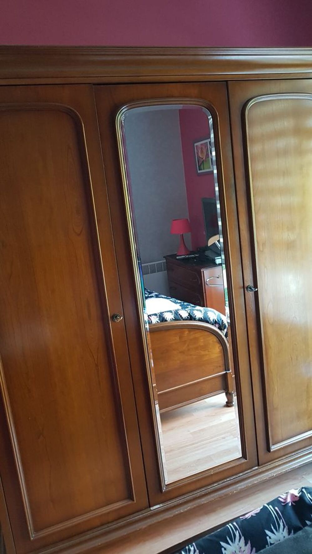 Chambre compl&egrave;te :
Armoire 
Lit
Chevet Meubles