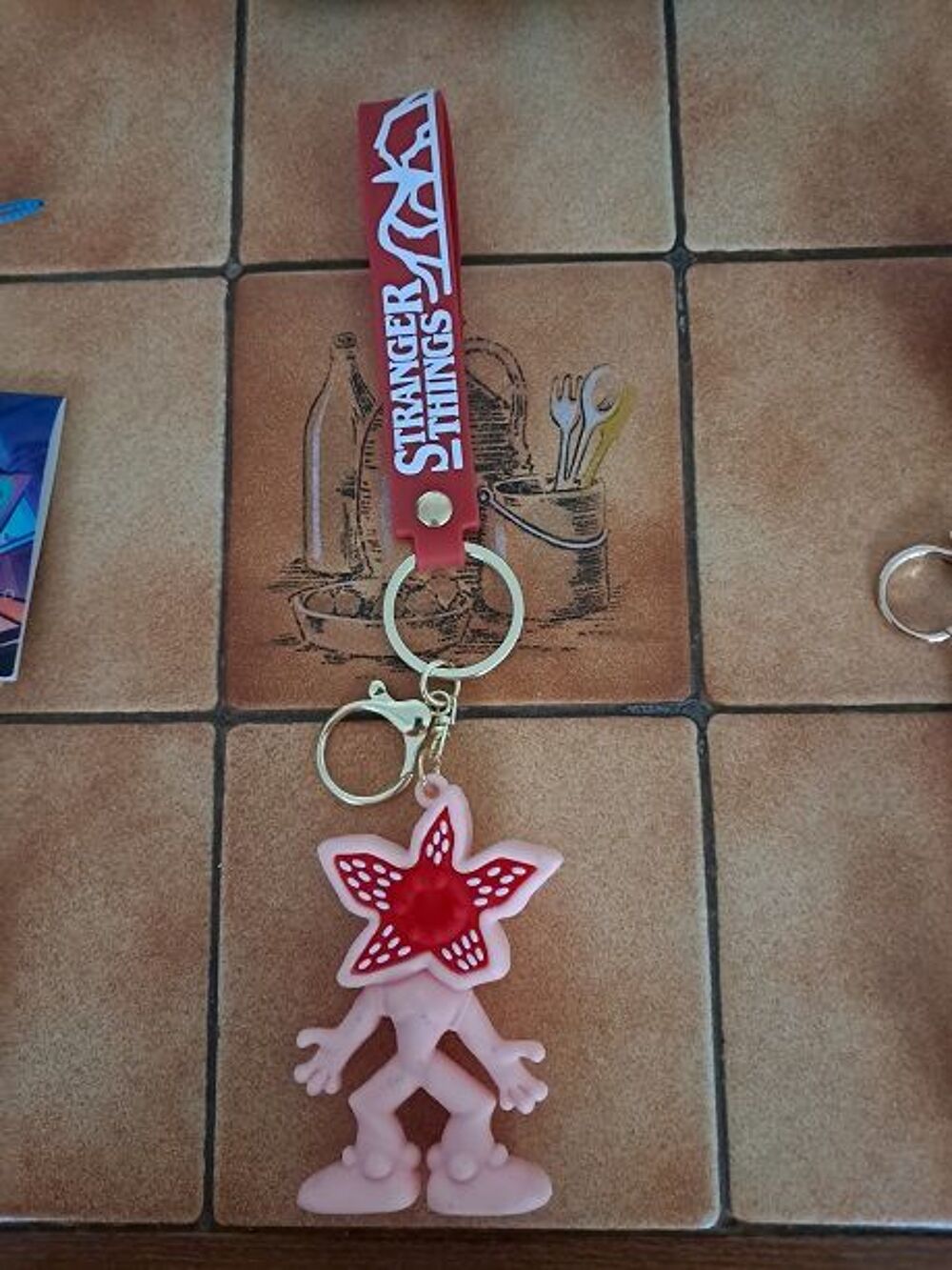 Porte-cl&eacute;s Morgon Stranger Things Hello Kitty s&eacute;rie TV manga 