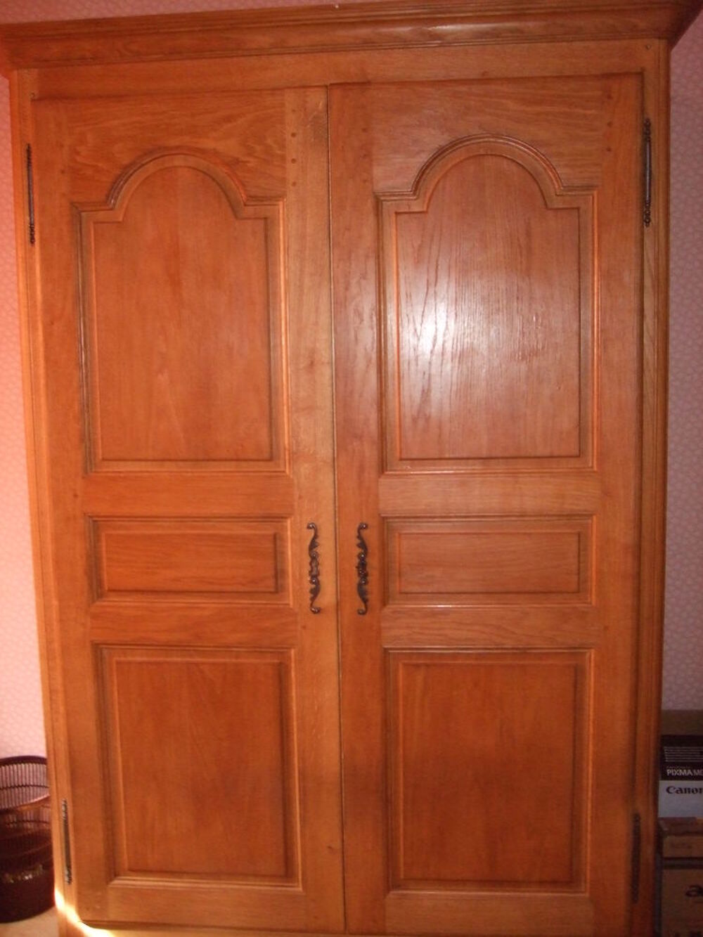 Armoire en ch&ecirc;ne massif Meubles