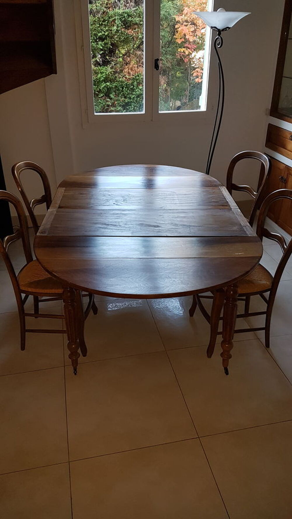 Table ronde antiquaire (diam 120 cm) + 4 chaises Meubles