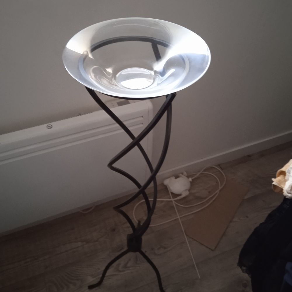 Photophore sur pieds en fer forg&eacute; Hauteur 89 cm Diam&egrave;tre de Décoration