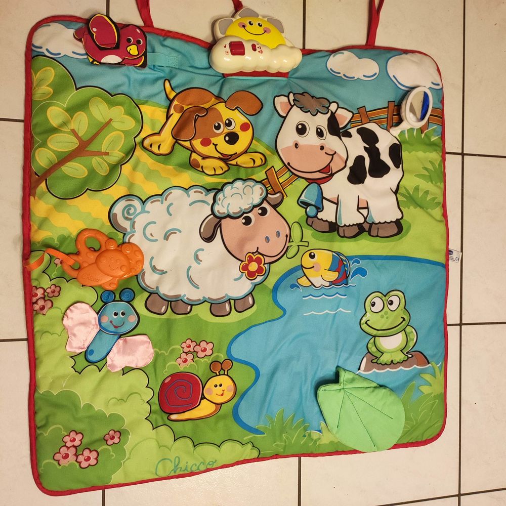 Tapis d &eacute;veil avec musique &amp; jeux 2 mod&egrave;les diff&eacute;rents Puériculture