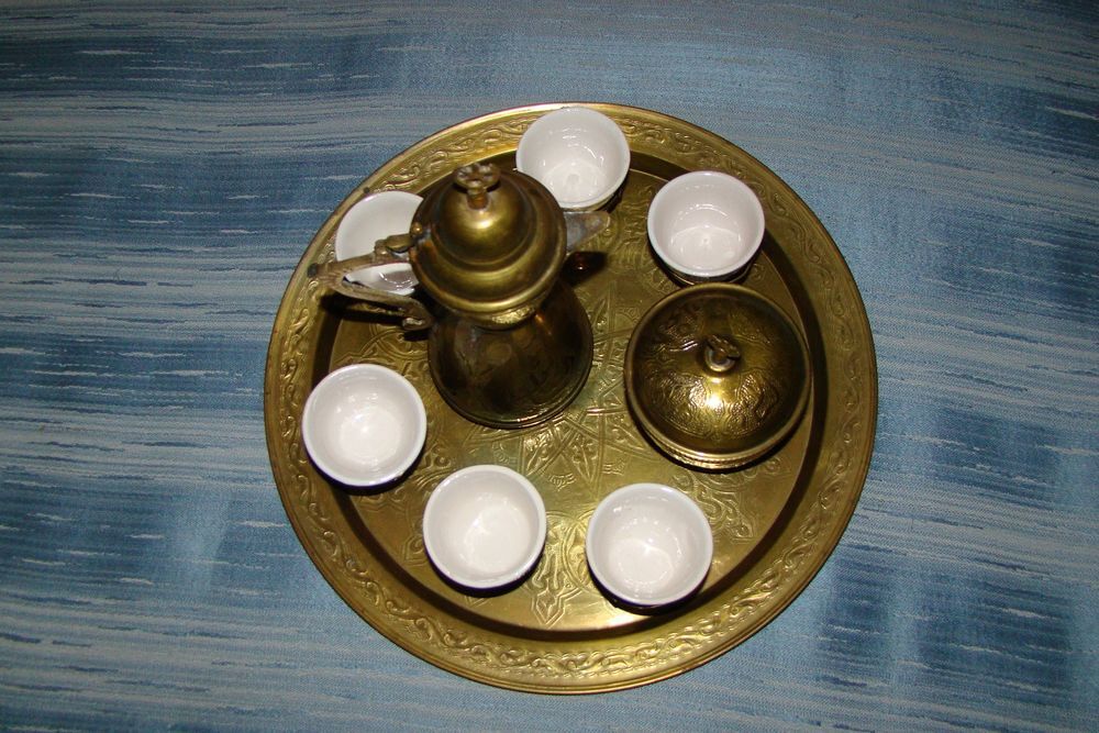 Service &agrave; caf&eacute; oriental en laiton vintage ann&eacute;es 1970 Décoration
