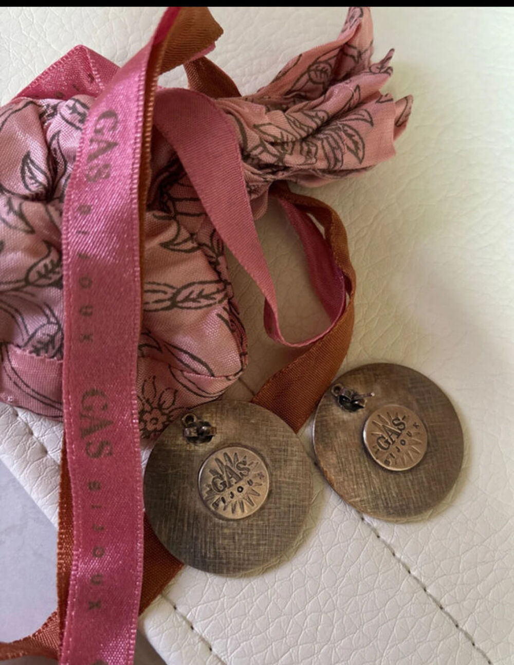 boucles d'oreilles Bijoux et montres