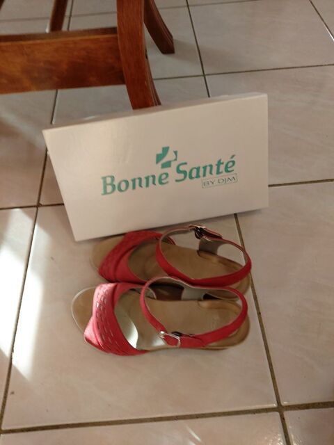 Chaussures orthopédiques rouges de pointure 37. 20 Sainte-Suzanne (97)
