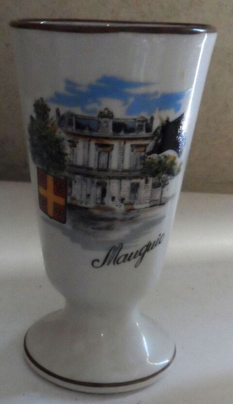 Tasse ville de Mauguio L'atelier Millas c�ramique H 13,5 cm
7 Castries (34)