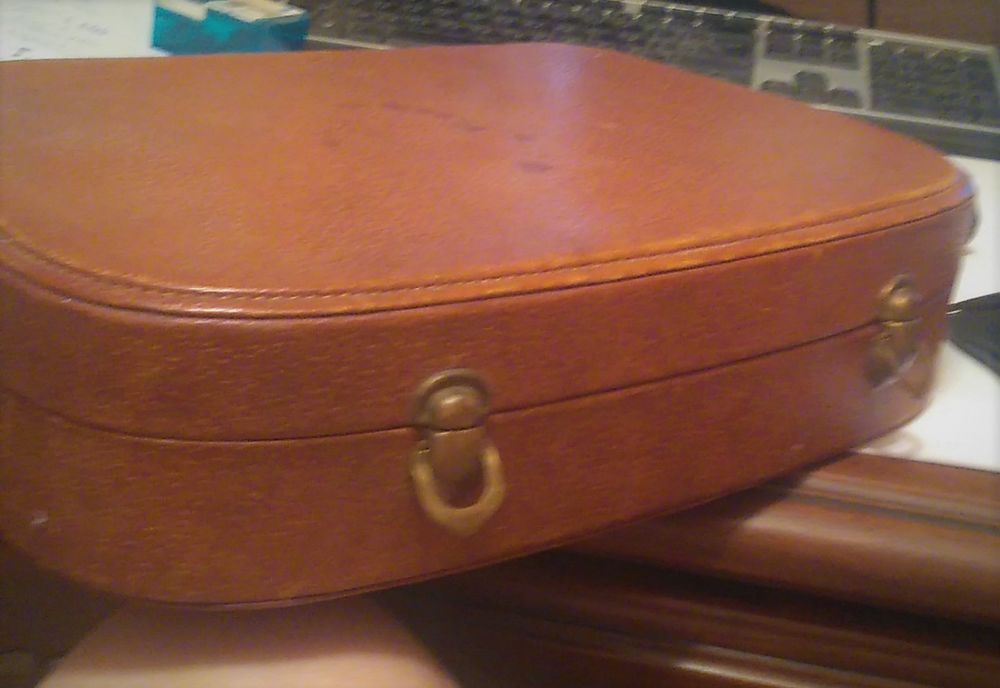 N&eacute;cessaire voyage toilette - courrier cuir de porc Maroquinerie