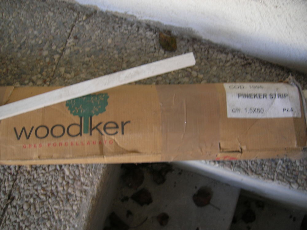 30 baguettes d&eacute;coratives carrelage neuves Bricolage