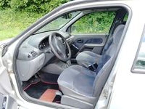 Clio II Clio 1.2i RTE 1999 occasion 22160 Callac