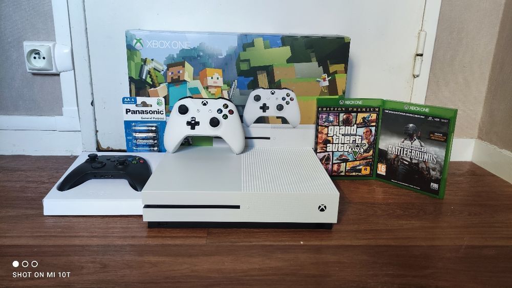 Xbox One S 500Go Consoles et jeux vidéos