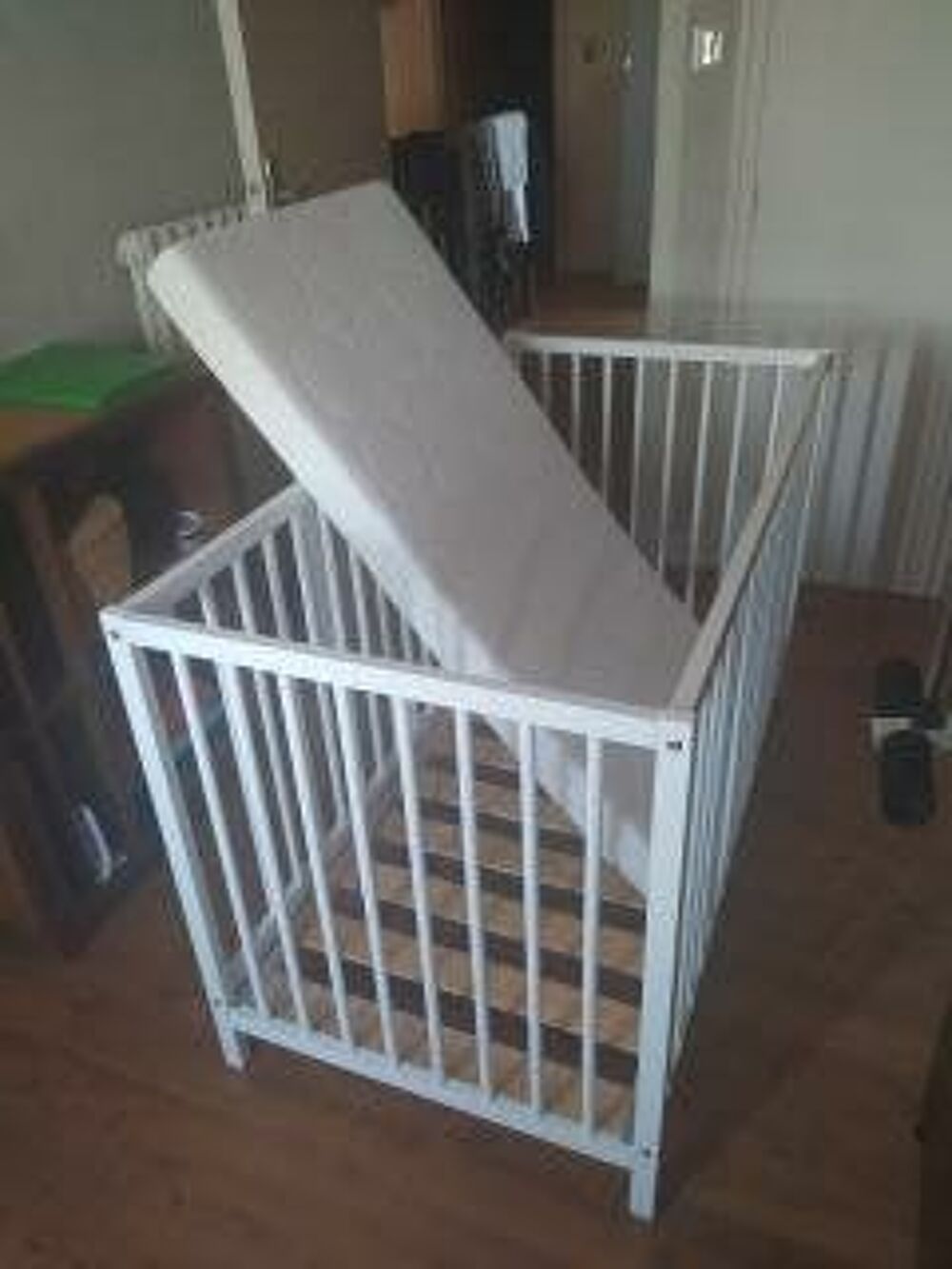 Lit b&eacute;b&eacute; et chaise enfant Mobilier enfants