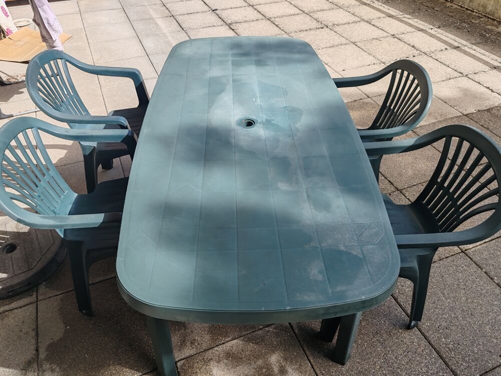 table jardin avec 4 chaises Meubles
