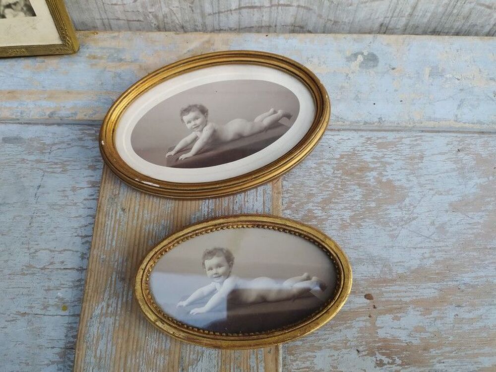 Deux Anciens Petits Cadres Photo Ovales Stuc Dor&eacute; Décoration
