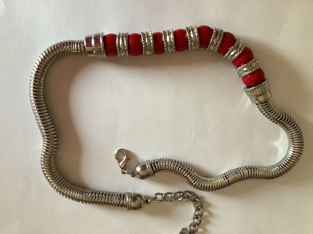Joli collier fantaisie Bijoux et montres