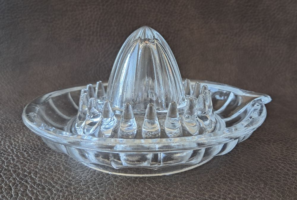 Presse agrumes citron en verre de Reims France Cuisine