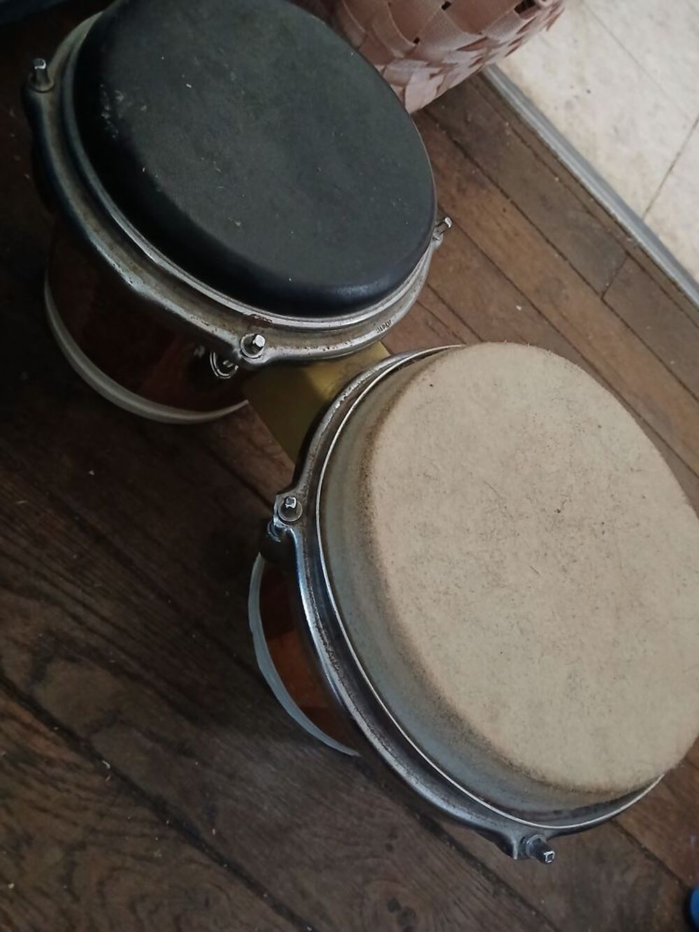 Djemb&eacute; "bongos" &agrave; vendre 30 euros 
Svp....
Merci....bien. Instruments de musique