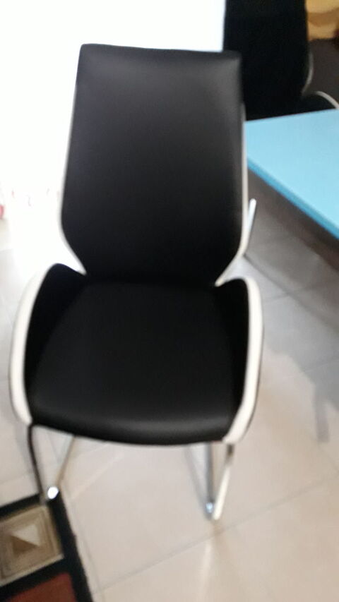 Lot de 4 chaises coloris noir et blanc 200 Marseille 3 (13)