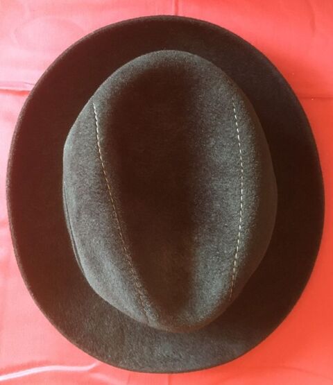 Chapeau en feutre haut de gamme
45 Tours (37)