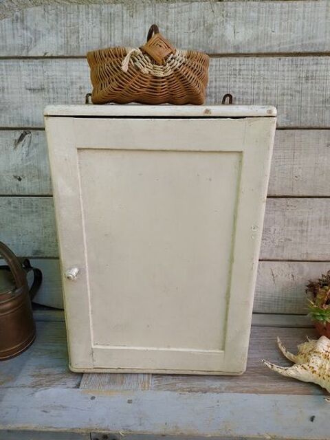 Petit Meuble Armoire Murale Vintage
1 Loches (37)