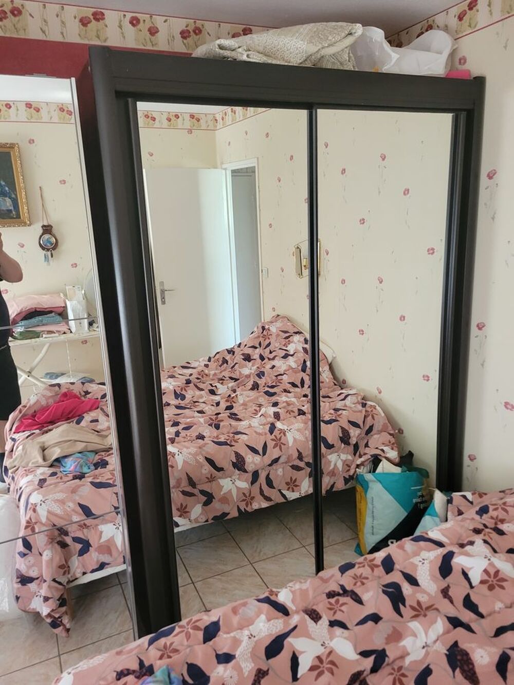Armoire noir occasion avec miroir et 2 portes coulissantes Meubles