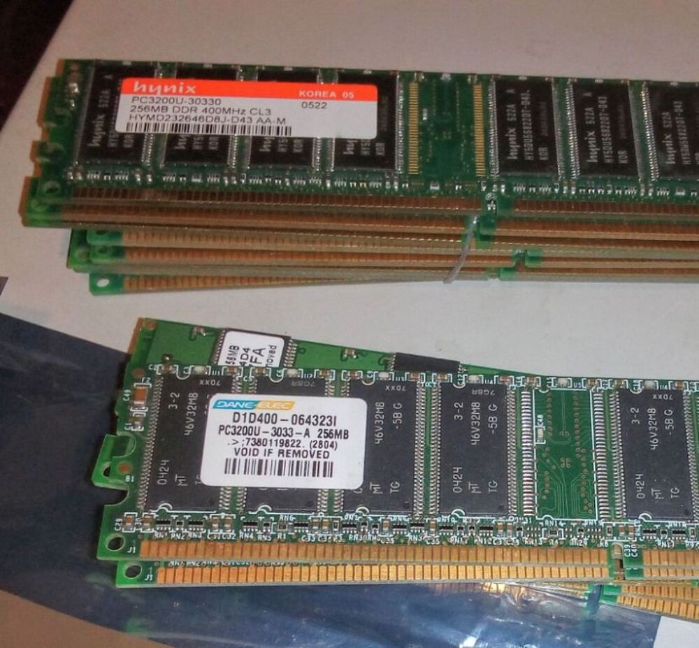 ENSEMBLE DE 10 DDR 27OO DE 256MO
Matériel informatique