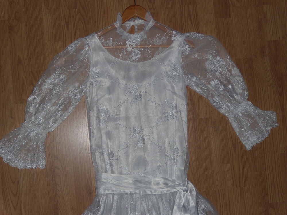 robe de mari&eacute;e de style charleston Vêtements