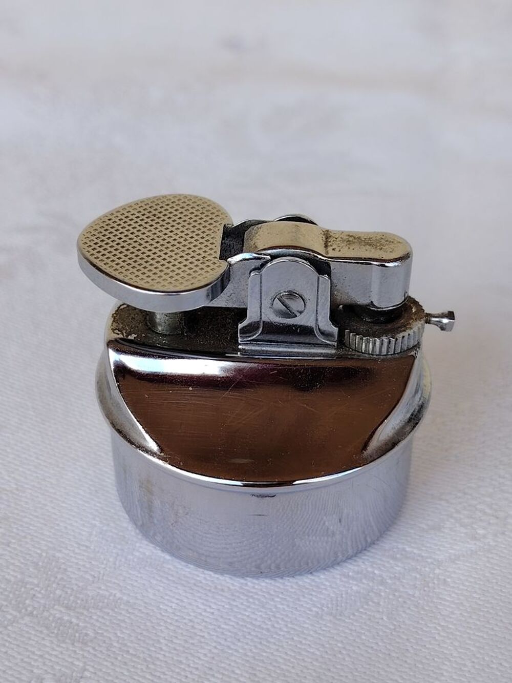 Briquet de table tour cr&eacute;nel&eacute;e
