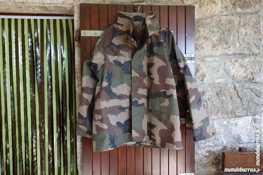 PARKA EN GOROTEX COULEUR CAMO. Vêtements