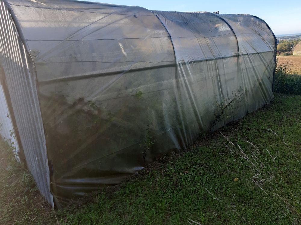 Serre tr&egrave;s solide ou garage de 21 M&egrave;tres carr&eacute; Jardin