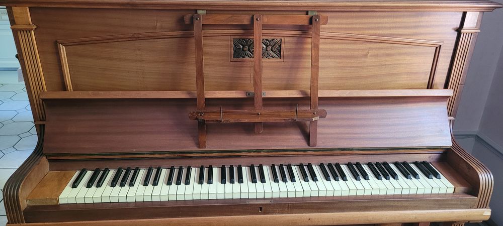 Piano droit Instruments de musique
