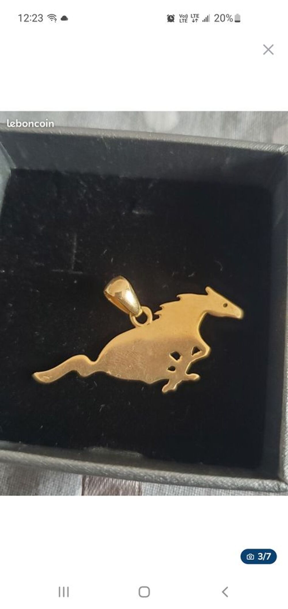 Pendentif Cheval Mustang en plaqu&eacute; or avec diamant dans l'?i Bijoux et montres
