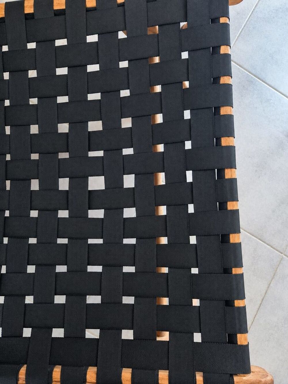 Fauteuil Scandinave en teck &agrave; lani&egrave;res
Meubles