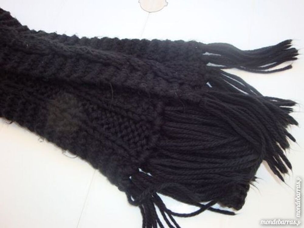 Echarpe en laine noire Vêtements