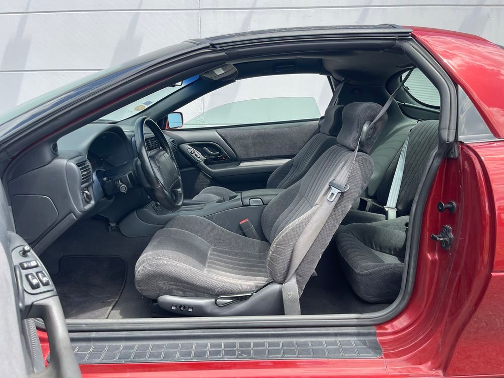 Camaro Coup&eacute; 3.8i V6 A 1999 occasion 33700 M&eacute;rignac