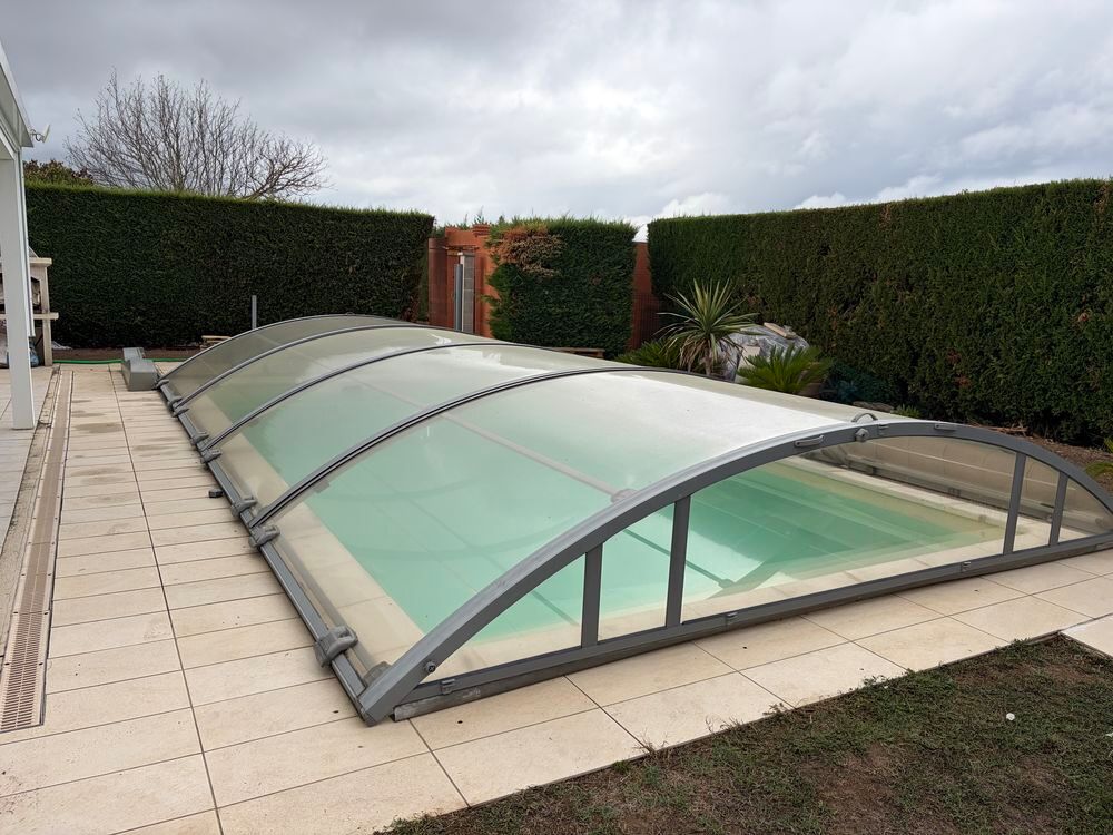 Abri piscine motoris&eacute; 8m40x4m54 Jardin
