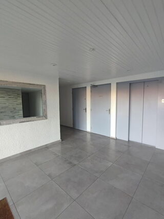  Remise / Grange à louer 1 pièce 6 m² Saint-laurent-du-var