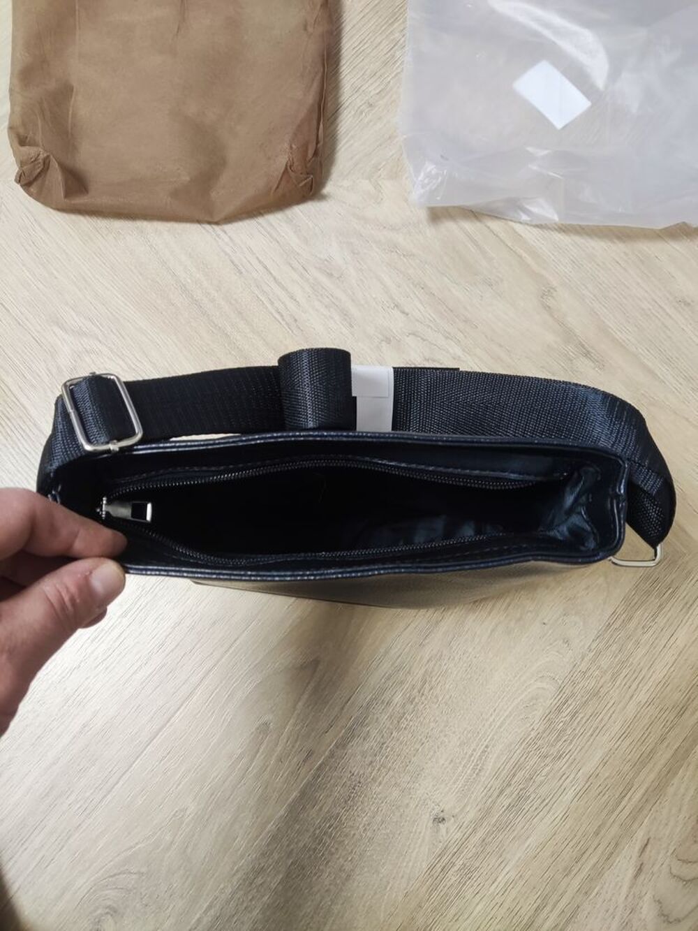 Sac bandouli&egrave;re Vtements