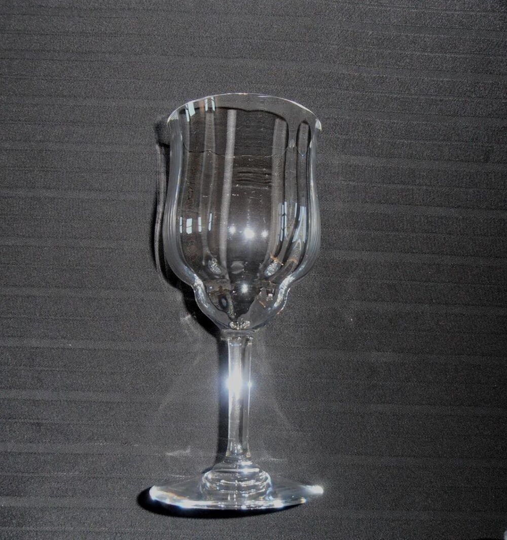 Verres Baccarat Mod&egrave;le Capri Estampill&eacute;s. Cuisine