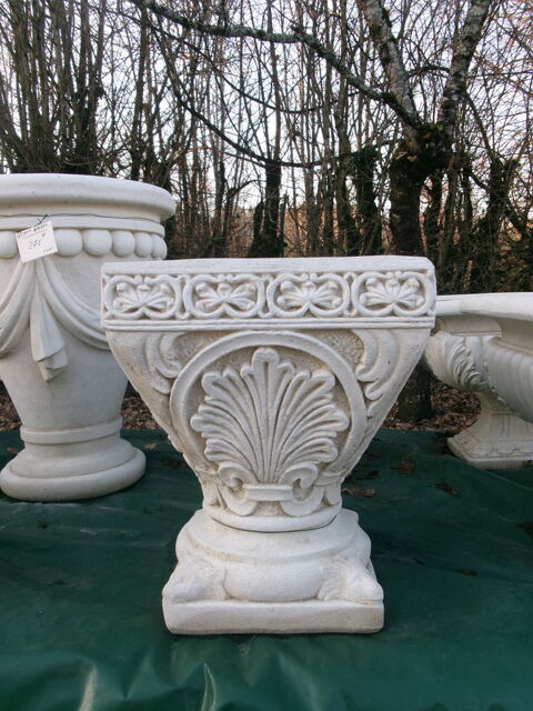 Pot, Vasque en pierre reconstitue 129 Chteau-l'vque (24)