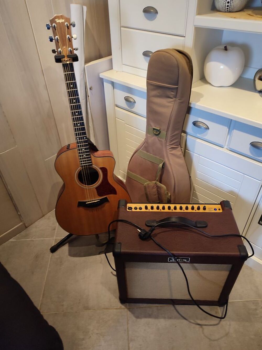 Guitare Folk Electro-acoustique TAYLOR 114ce &eacute;tat neuf
+ Amp Audio et hifi